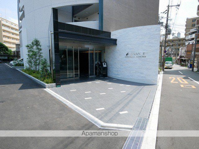 アドバンス新大阪ラシュレの玄関写真