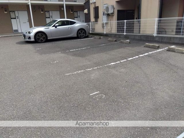 レオパレス富[1K/23.18m2]の駐車場2