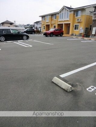 シルバーストン　Ⅱ[1K/32.94m2]の駐車場