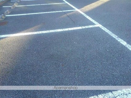 レオパレスレオーノ[1K/23.61m2]の駐車場2