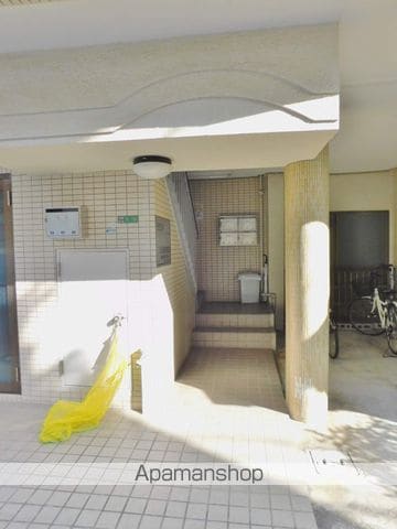 ホワイトハウス城東の玄関写真