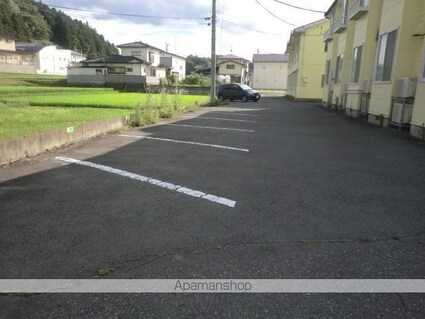 コーポ花徳[1K/26.4m2]の駐車場