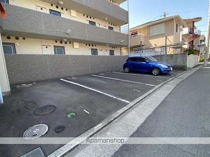 コンフォート松縄[1K/32.34m2]の駐車場
