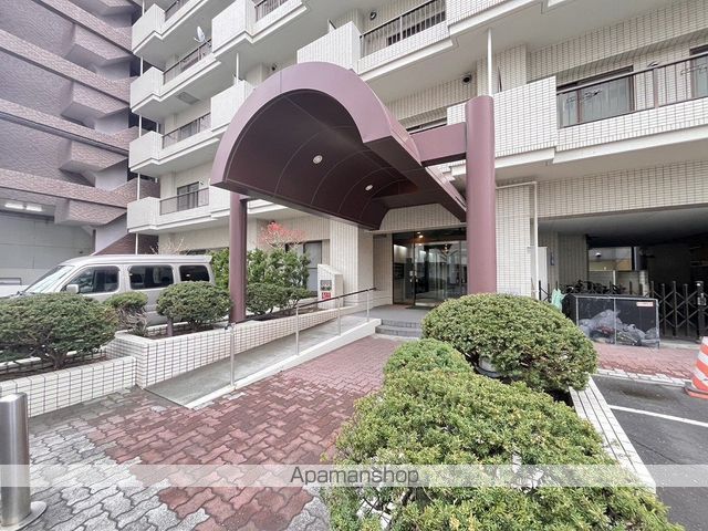 オリンピア大通西18丁目マンションの玄関写真
