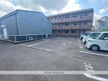 エルディム今原[2K/39.74m2]の駐車場