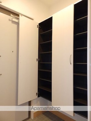 クシェル[3LDK/75.45m2]の玄関