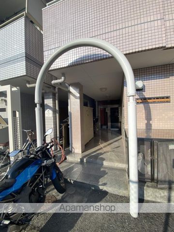 フリーディオ春日町の玄関写真