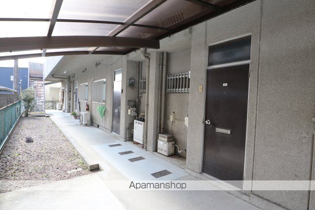 西田ニューハイツの玄関写真