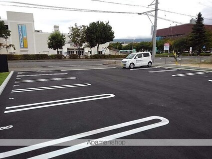 クレスティーク[1LDK/46.24m2]の駐車場