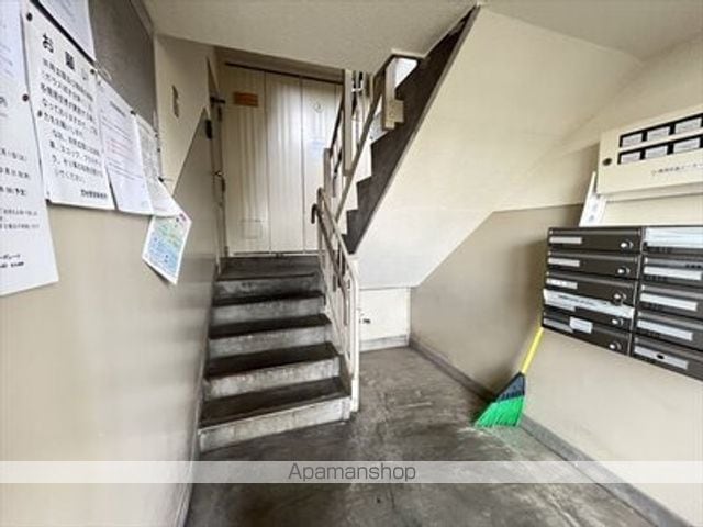 札幌西月寒団地6号棟の玄関写真
