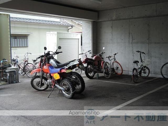 ｏｎｅ[1LDK/40m2]の駐車場2