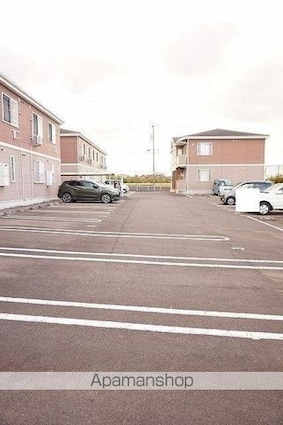 サンライズ・ｋ　Ｂ棟[2LDK/65.64m2]の駐車場