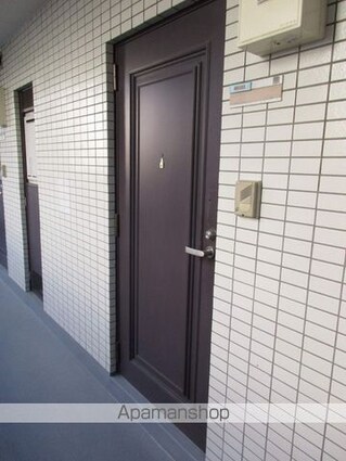 ホワイトリヴィエール[1K/21.6m2]のエントランス1