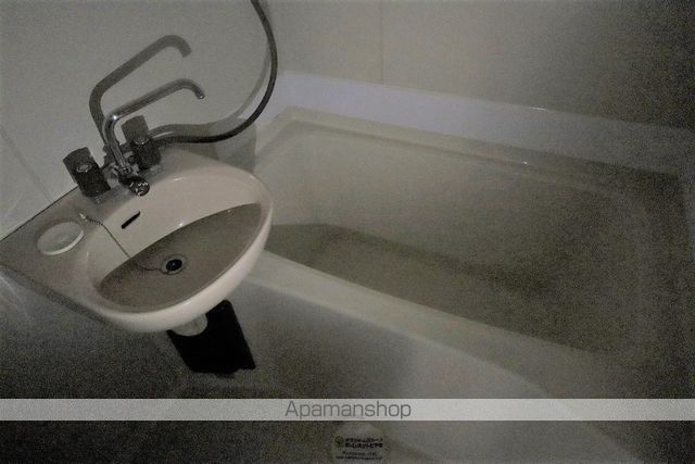 レヴール綾田A棟の内装写真