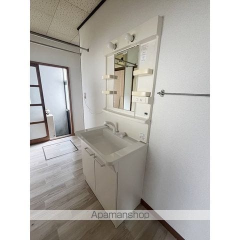 北見市 1階建 築46年の内装写真