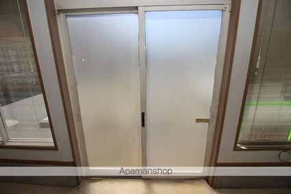 グリーンハウス[事務所/44.72m2]の玄関
