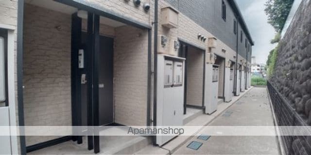 レオパレスニューフィールの玄関写真