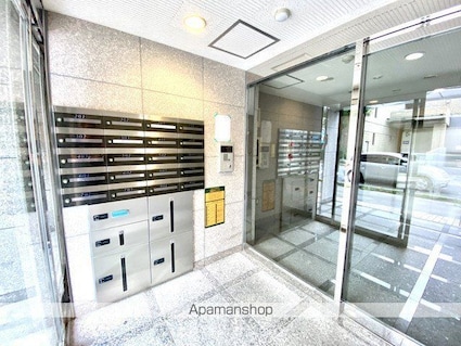 シャルマンコーポ湊町[1R/31.7m2]のロビー3