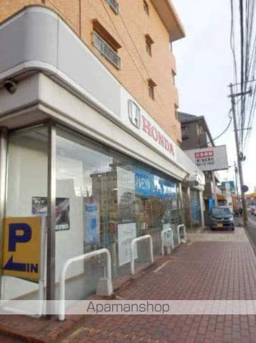 ワールドホンダ福岡ビルの玄関写真