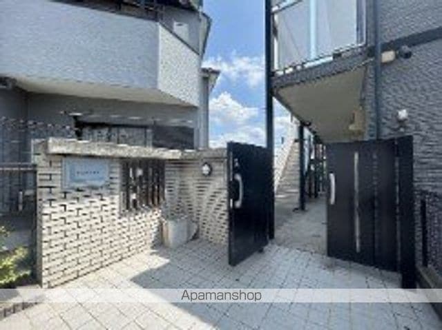 レオパレスソルヴェーグの玄関写真