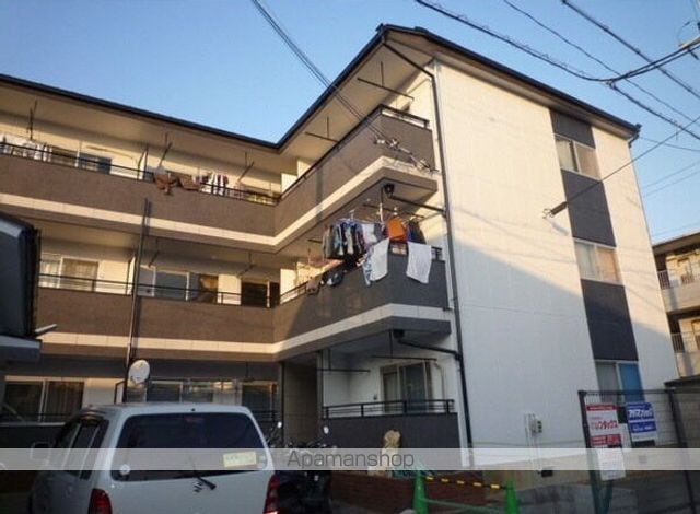 山本マンションの玄関写真