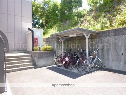 フォレスターアオエ[1LDK/45m2]のエントランス