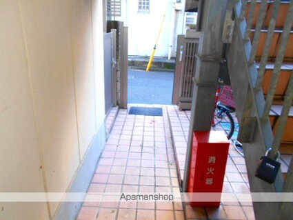春風ビル[2LDK/50m2]のエントランス1