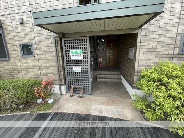 ルミエール東中振B棟の玄関写真