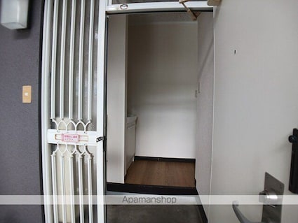 アーバン中桜田[2LDK/49.8m2]の玄関