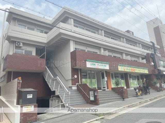 緑地八番館の外観写真