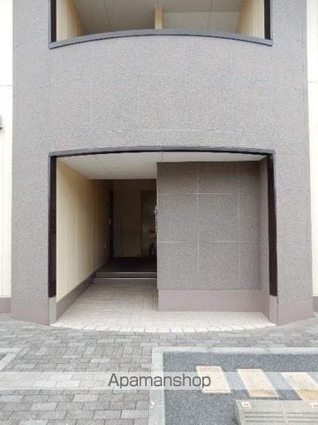 TWIN CASA II棟の玄関写真