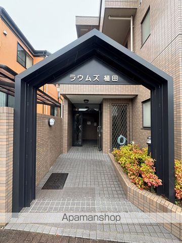 ラウムズ植田の玄関写真