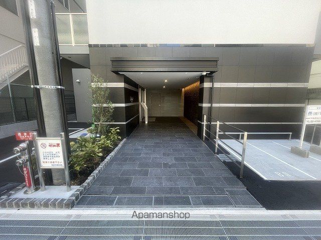 アルティザ江坂の玄関写真