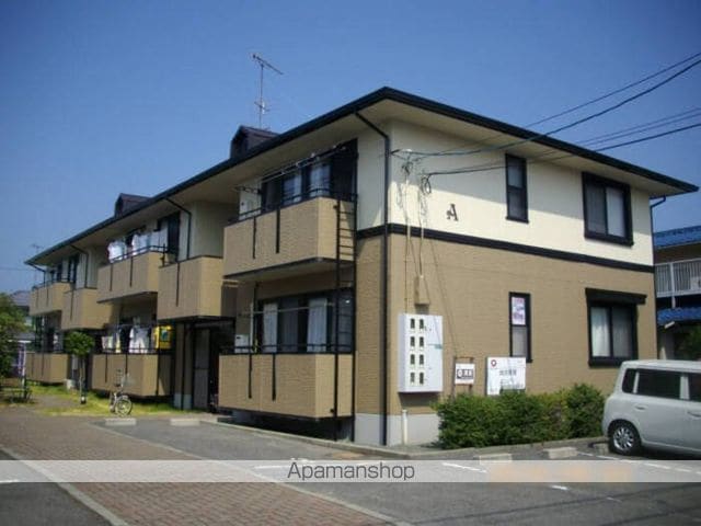 ハイカムール鴨川A棟の外観写真
