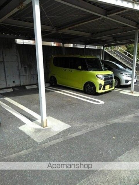 コリーヌ　メゾン[2LDK/57.58m2]の駐車場