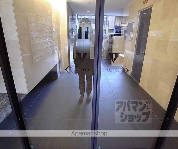 クローナコート烏丸御池の玄関写真