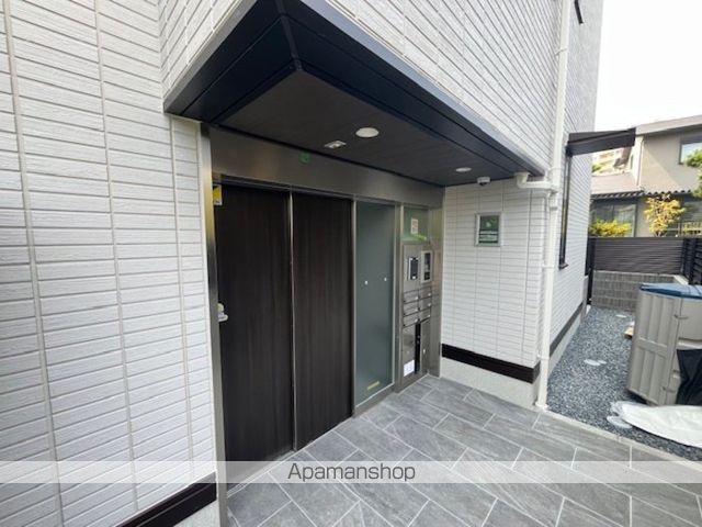 クラシスト千里丘上の玄関写真