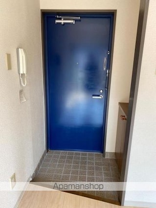 ルミエール三条[1R/22.8m2]の玄関