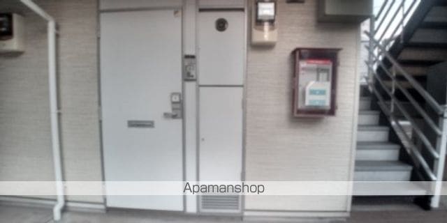 レオパレス八幡駅前の玄関写真