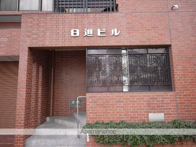 日進ビルの玄関写真