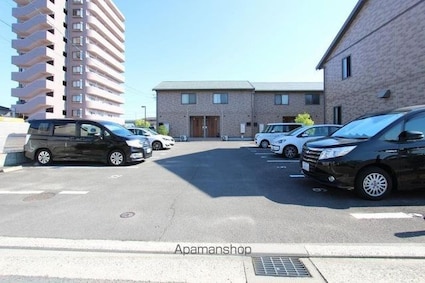 ウィルコート伏石Ａ・Ｂ[2LDK/73.99m2]の駐車場