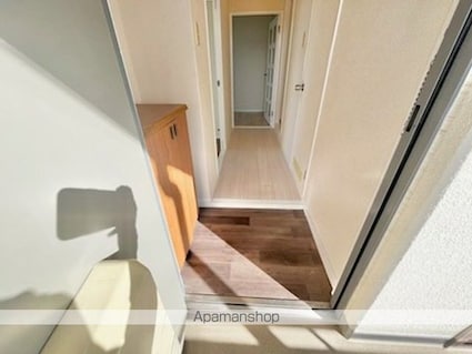 滋賀県近江八幡市出町[2LDK/50m2]の玄関