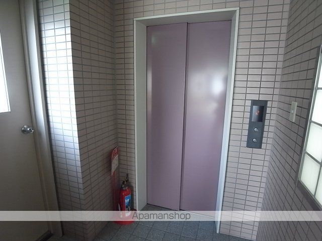 NBビルの玄関写真