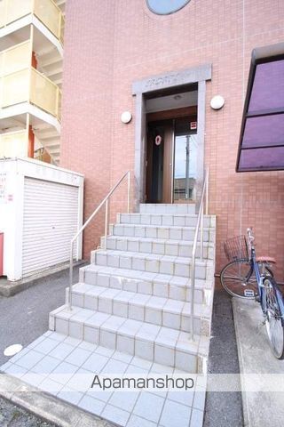 サダーズ伊福町の玄関写真