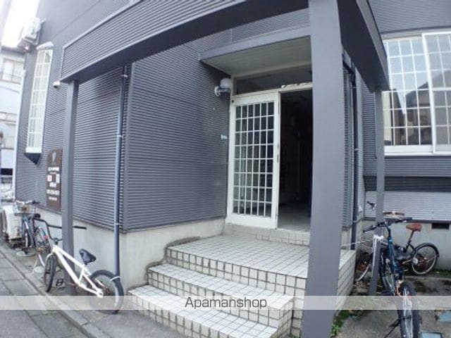 アップルハウス関南町の玄関写真