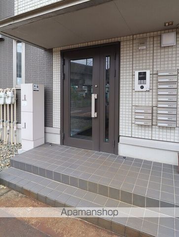 プリムヴェールEASTの玄関写真