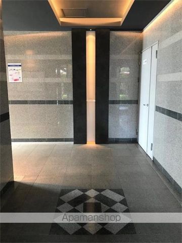 レジディア新中野の玄関写真