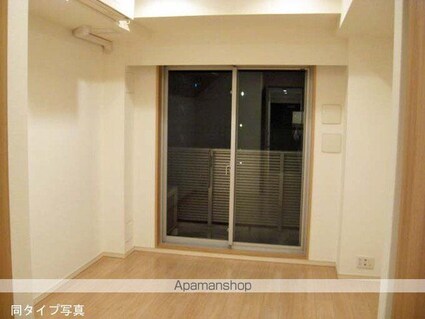 コンフォリア三田ＥＡＳＴ[1K/25.29m2]のリビング・居間