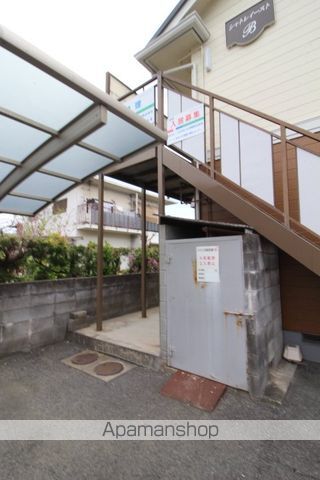 シャトレイーストBの玄関写真