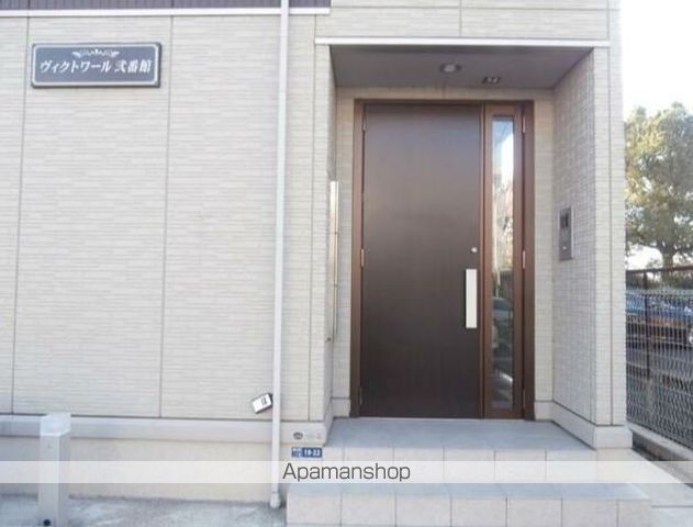 ヴィクトワール 弐番館の玄関写真